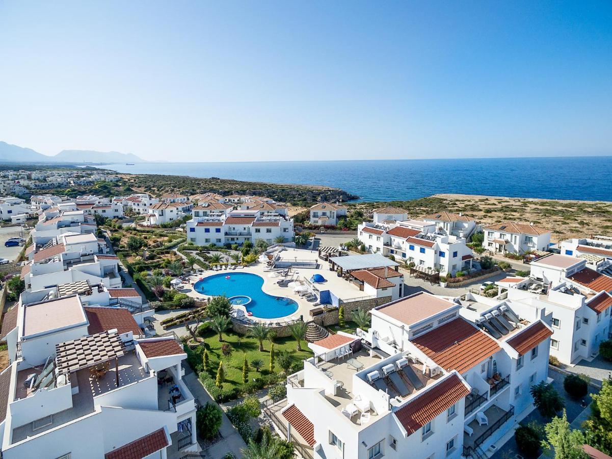 Carrington Holidays Kyrenia  Eksteriør billede