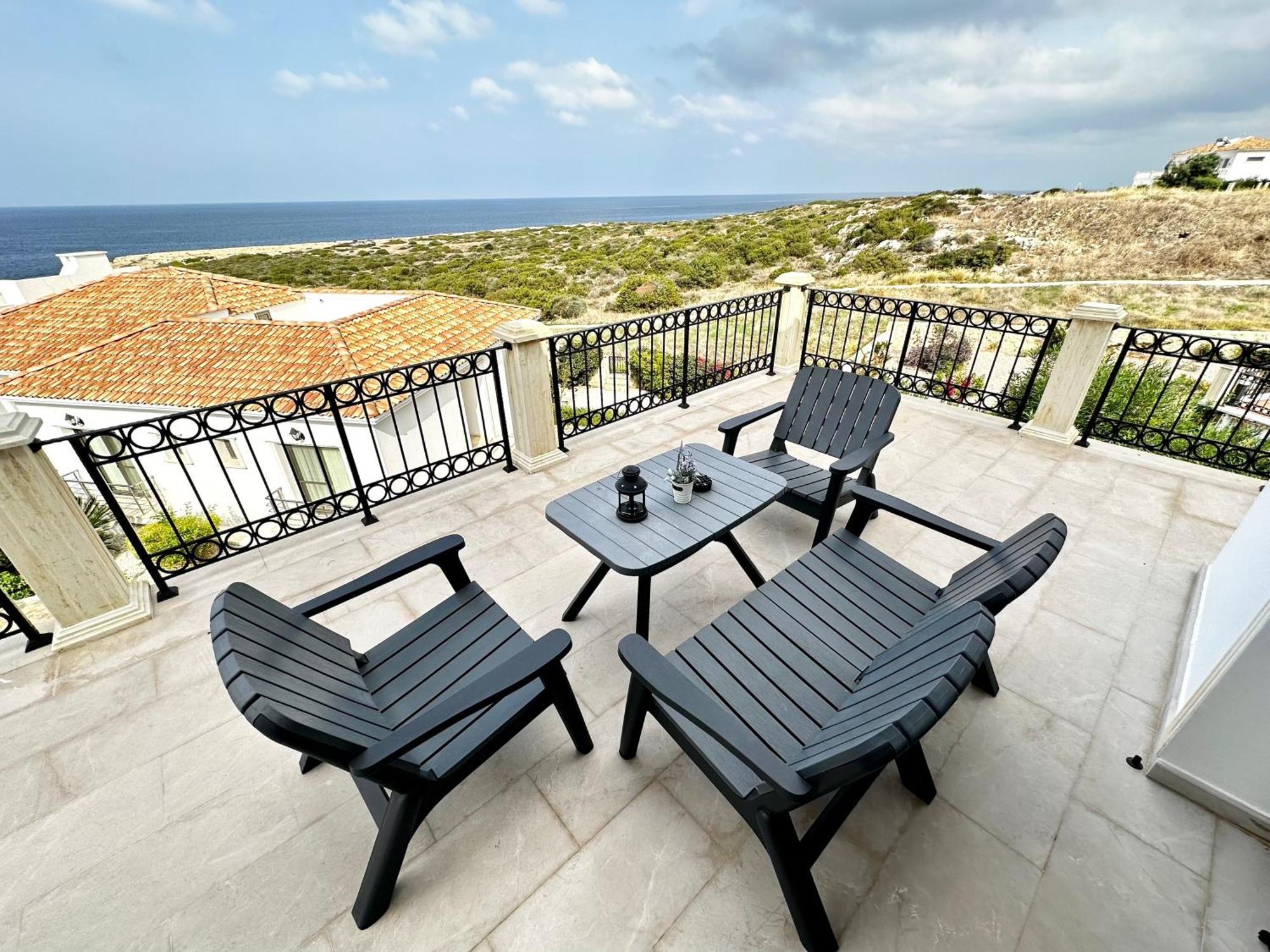 Carrington Holidays Kyrenia  Eksteriør billede