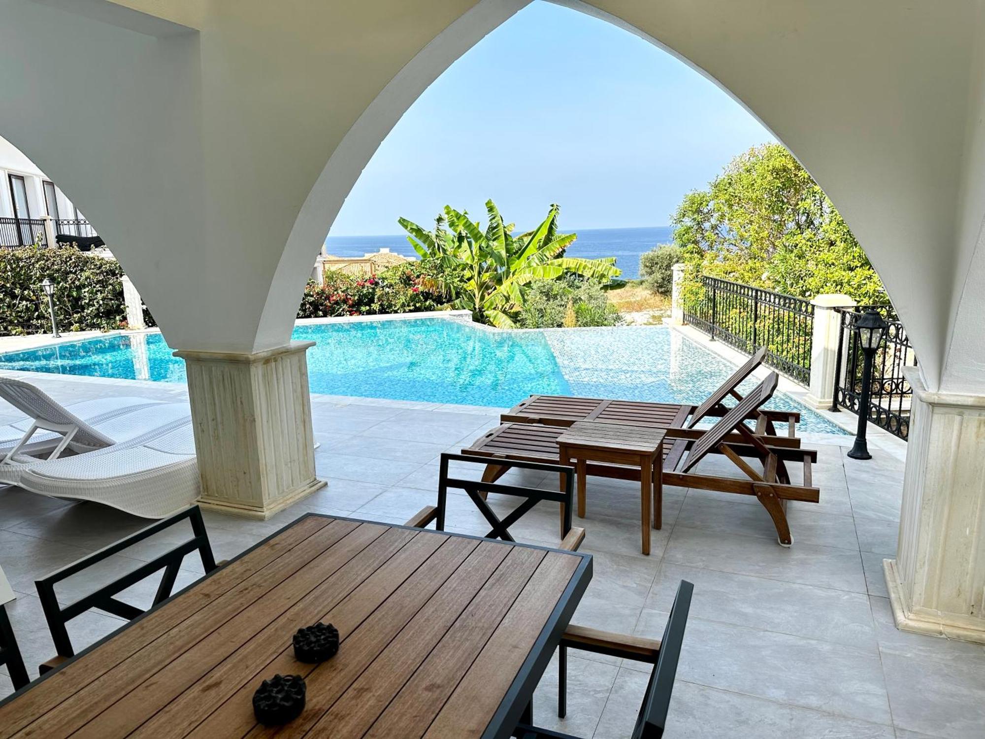Carrington Holidays Kyrenia  Eksteriør billede